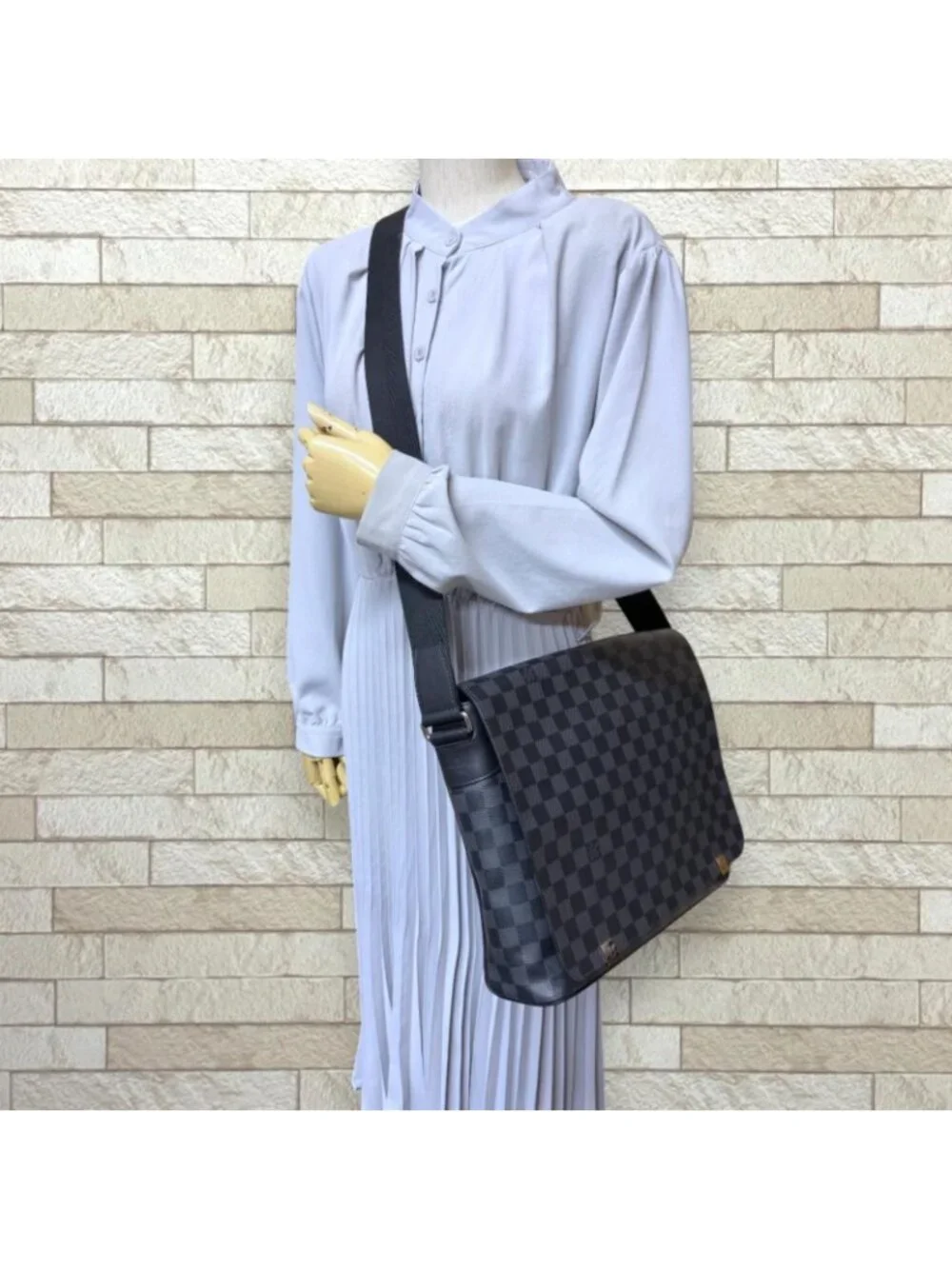 Louis Vuitton District MM NM Damier Graphite Shoulder Bag Canvas Black Vintage